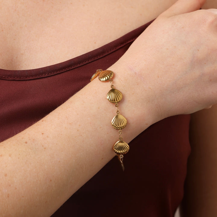 Estrid - Shell Bracelet in Stainless Steel | Timi of Sweden