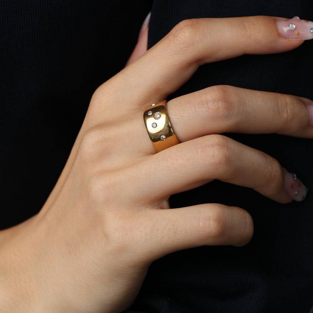 Bahi – statement ring met kristal van roestvrij staal, goud | Timi of Sweden