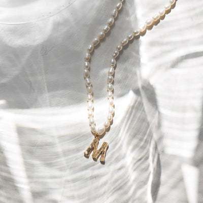 Parel en bamboe brief ketting