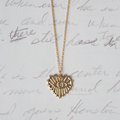 Boze oog hoort ketting
