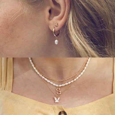 Gepersonaliseerde parelketting met pareloorbellen set