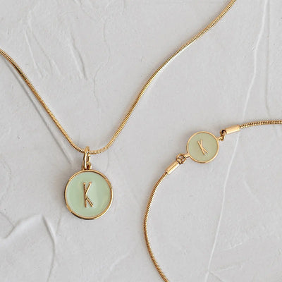 Gepersonaliseerde emaille letter ketting en armband set