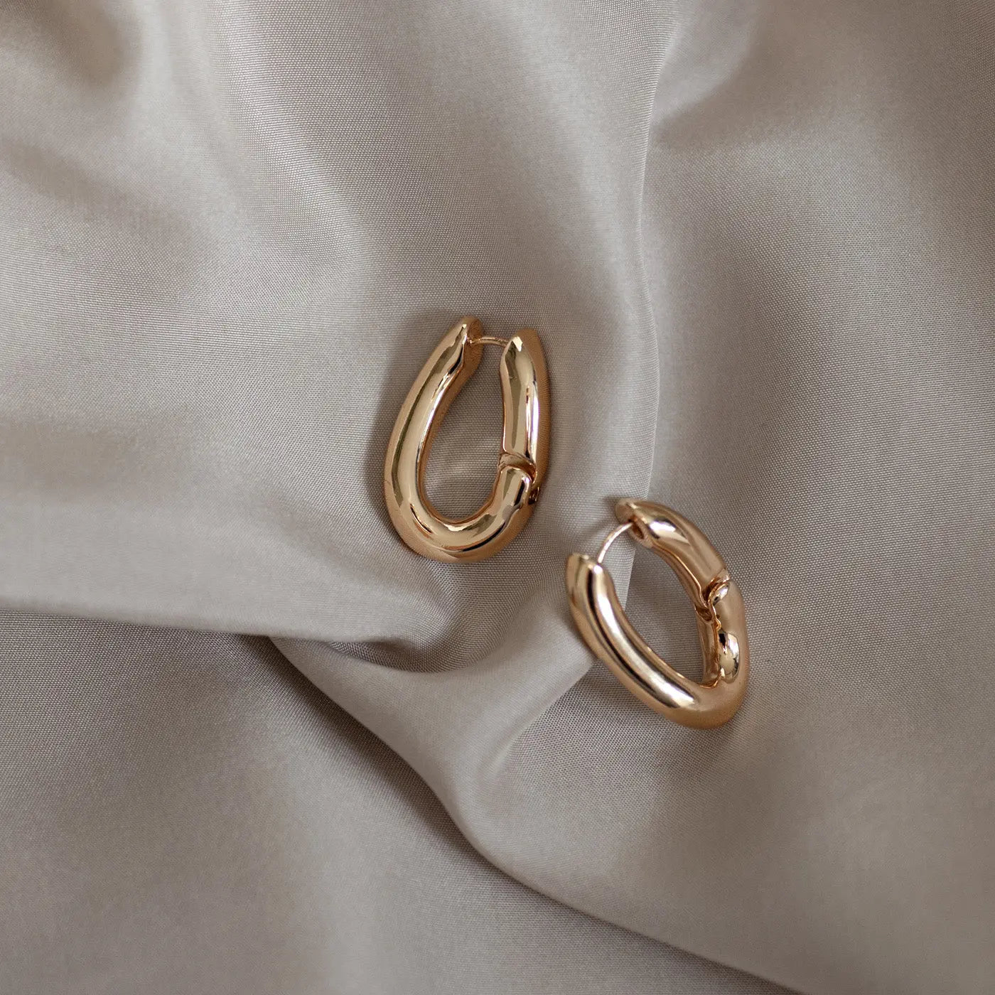 Asymmetrische oorringen - goud