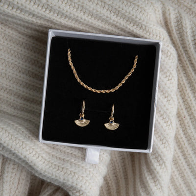 Elegante ketting en oorbellen set