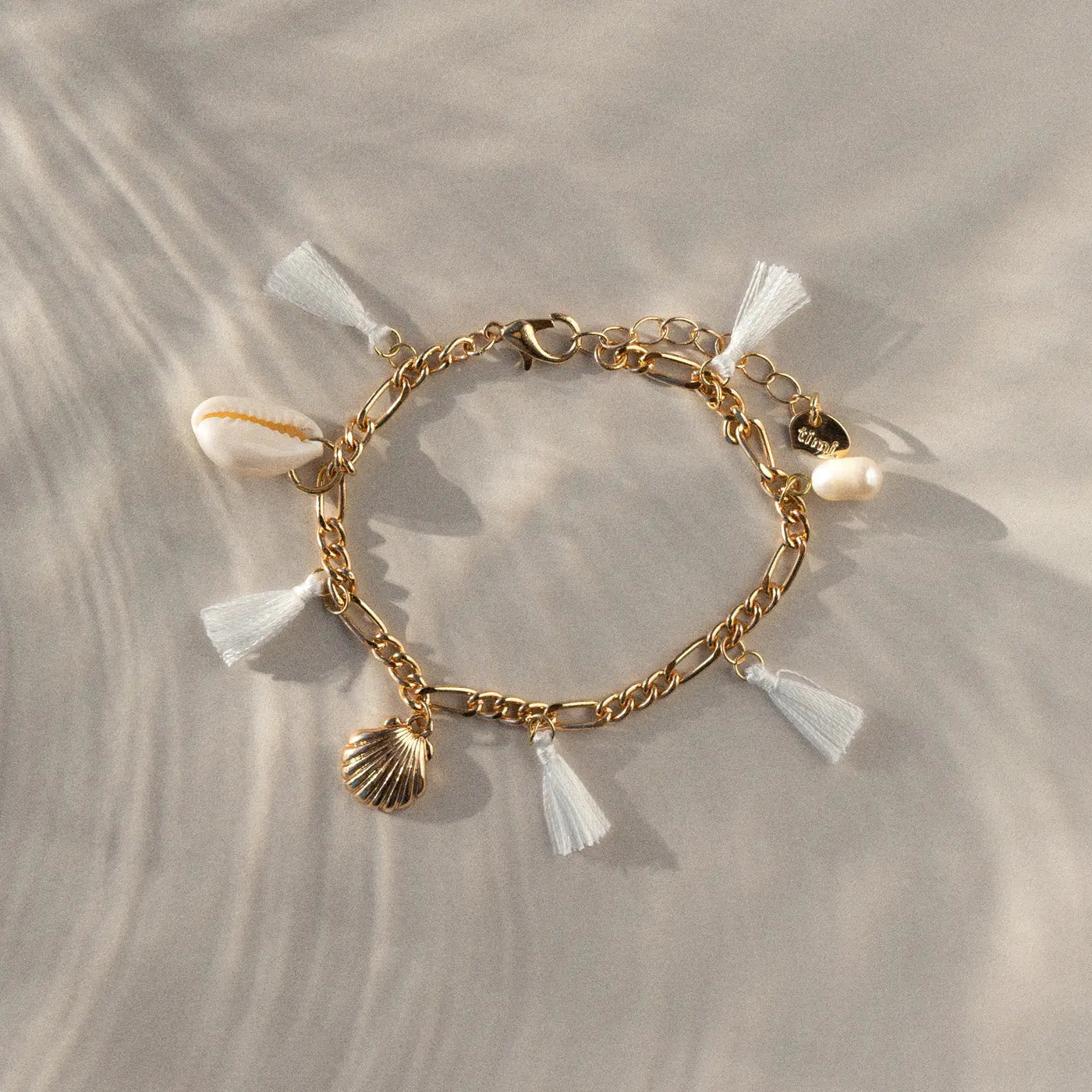 Nora - Tassle Kauri Shell Parel Chunky Armband