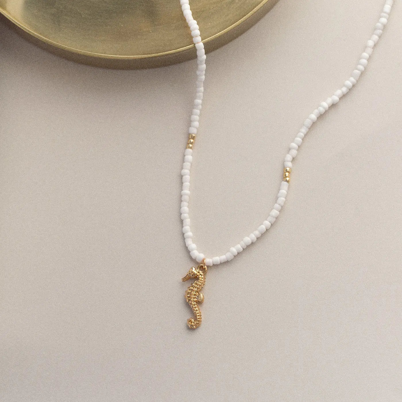 Ellie - Seahorse witte kralen ketting