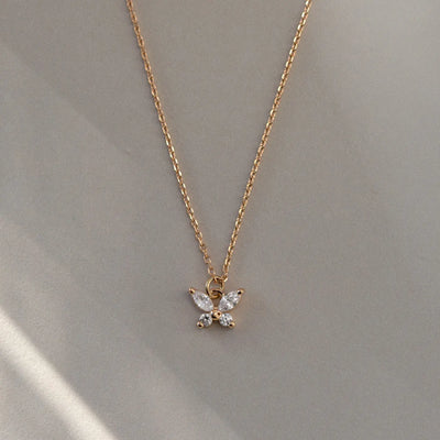 Leah - witte kristallen vlinder ketting