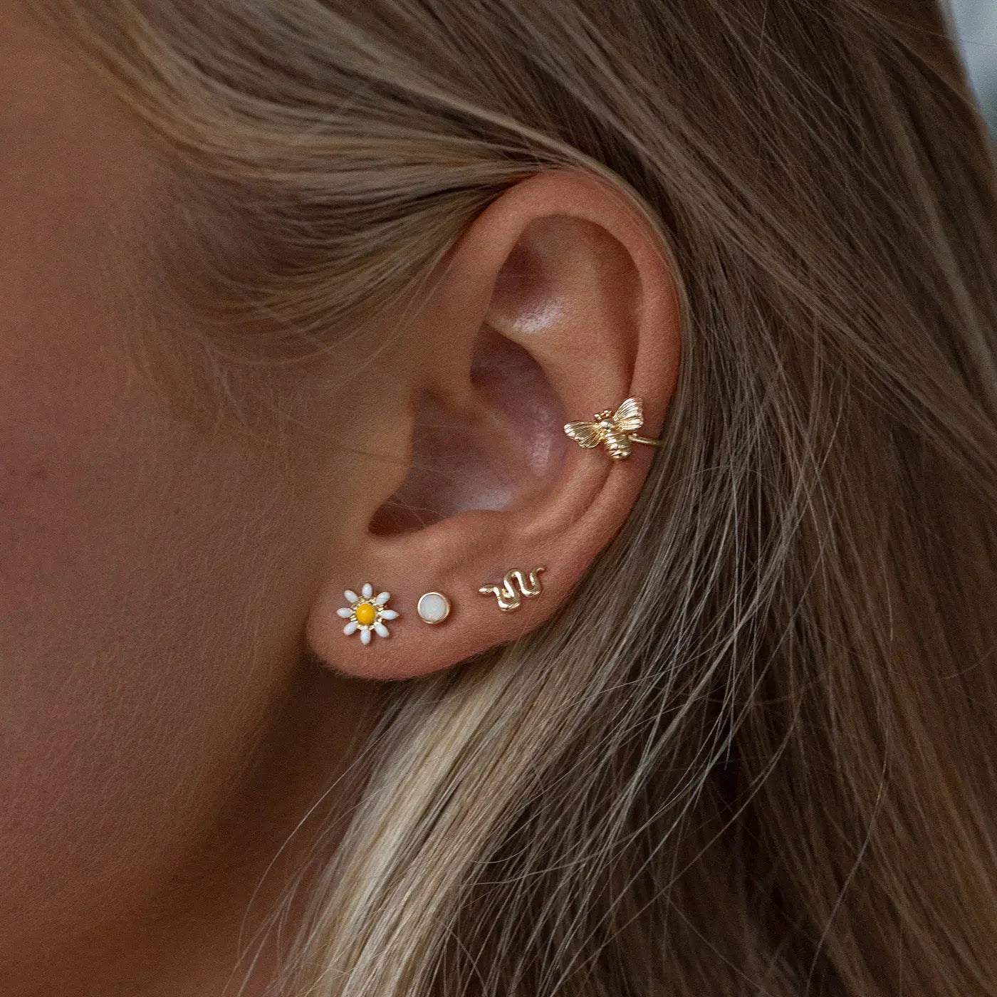 Doris - Daisy Flower emaille oorknopjes